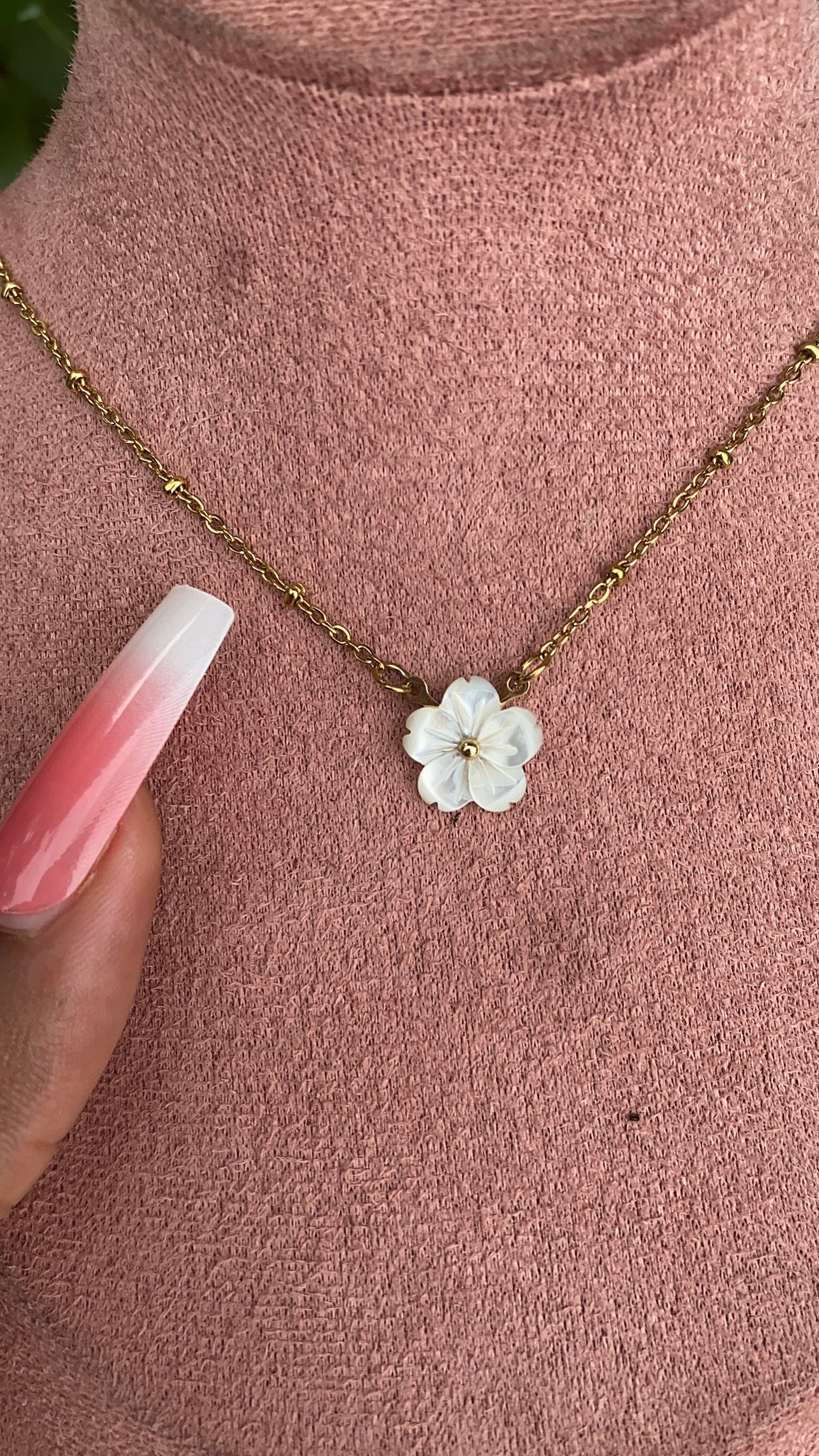 DAINTY FLOR Necklace