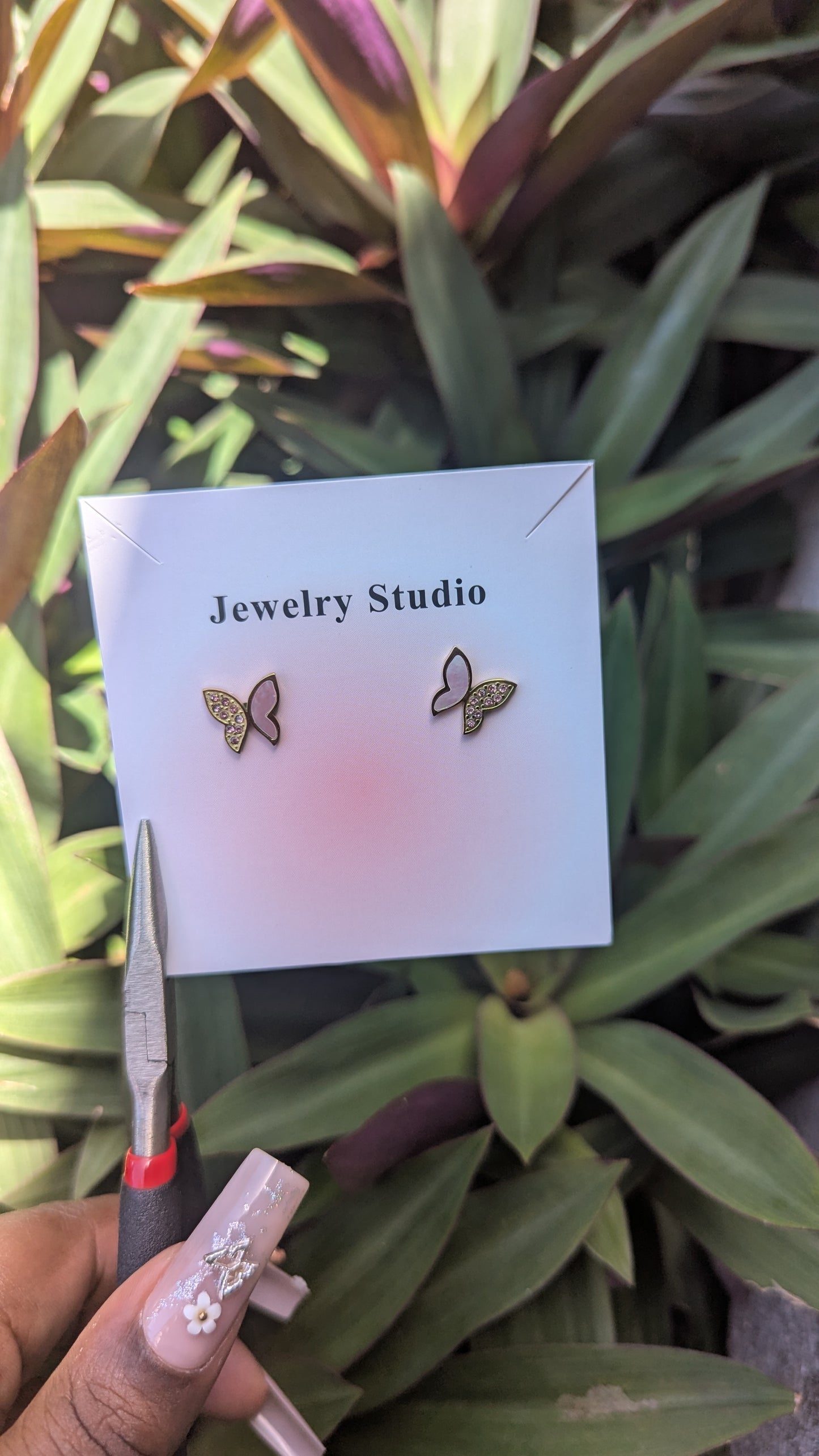 YENNIFER Studs