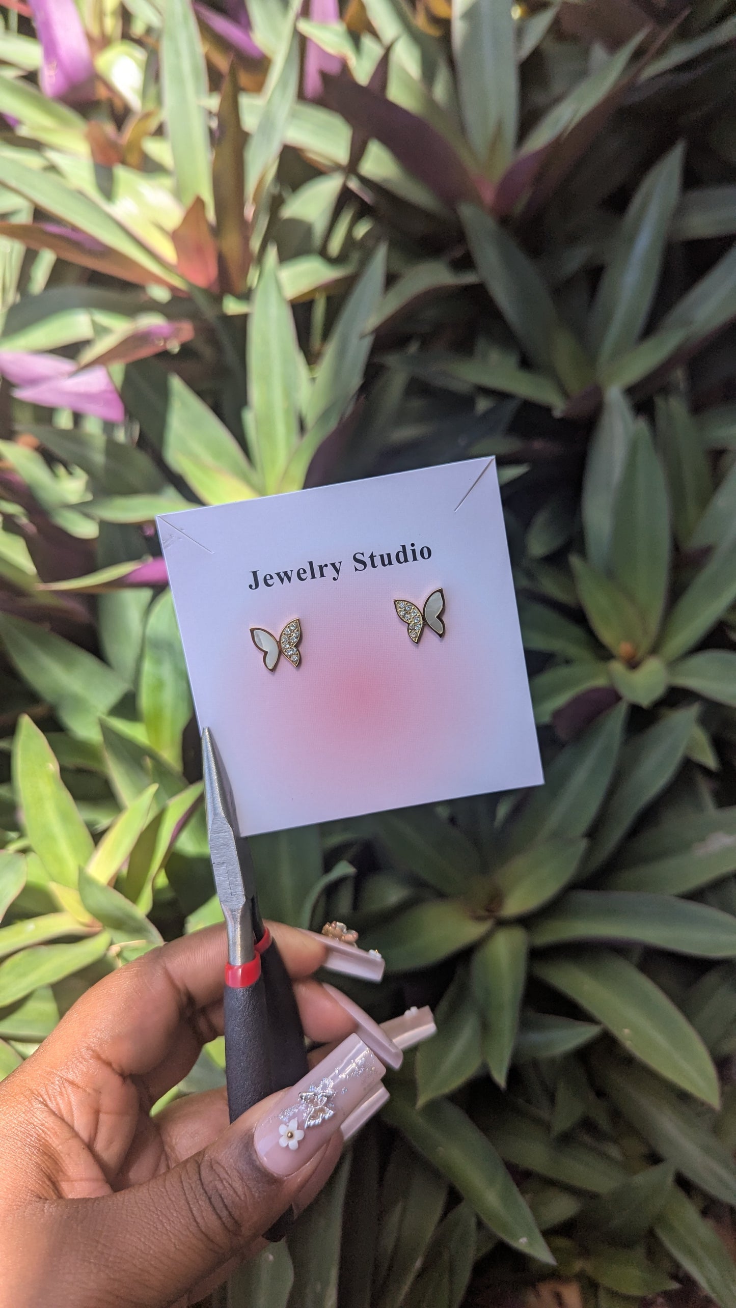 YENNIFER Studs