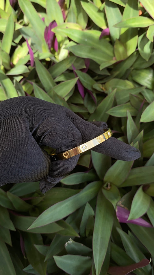 LOVE CARTER Bangle