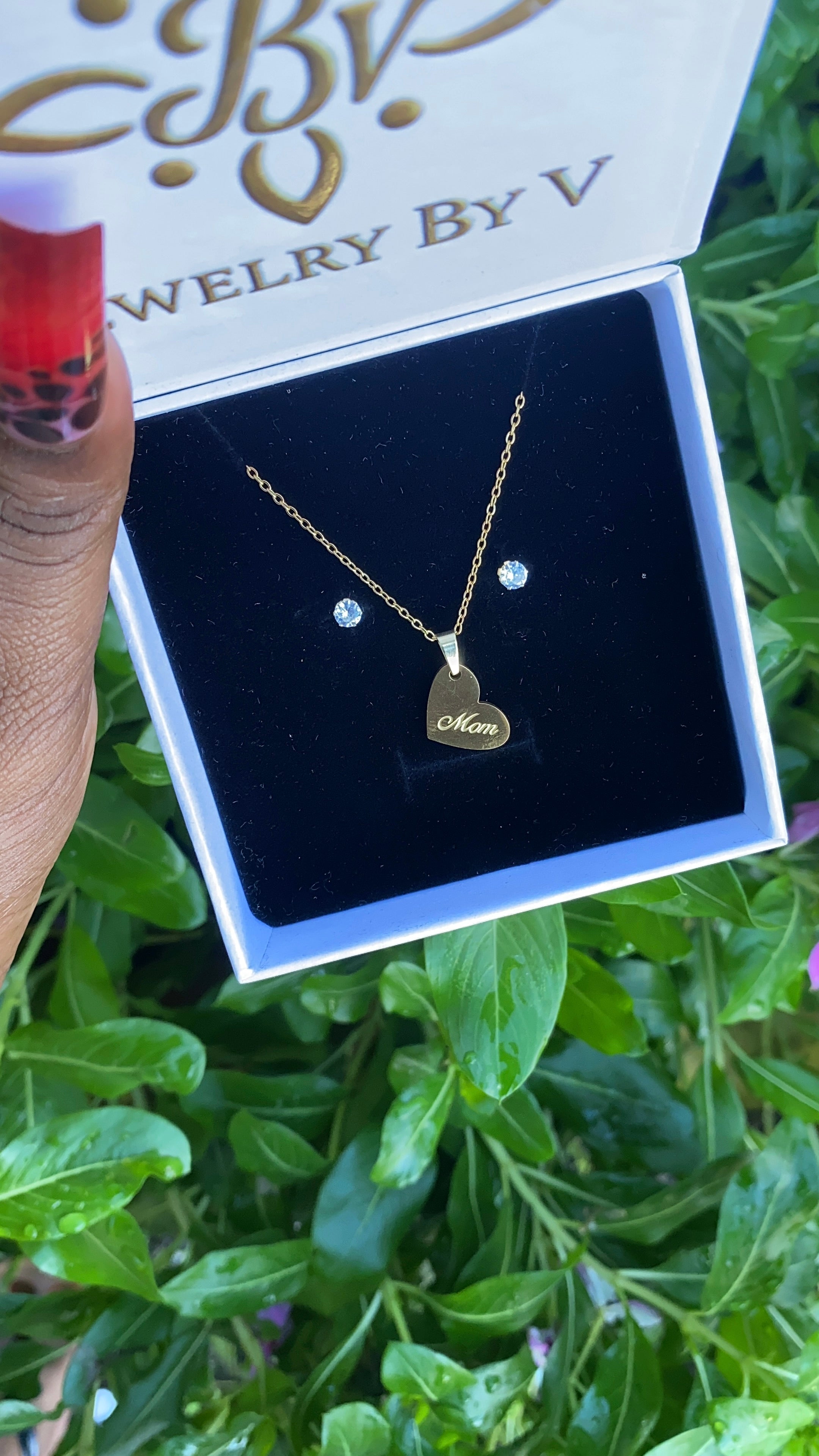 A Mother's Heart Set