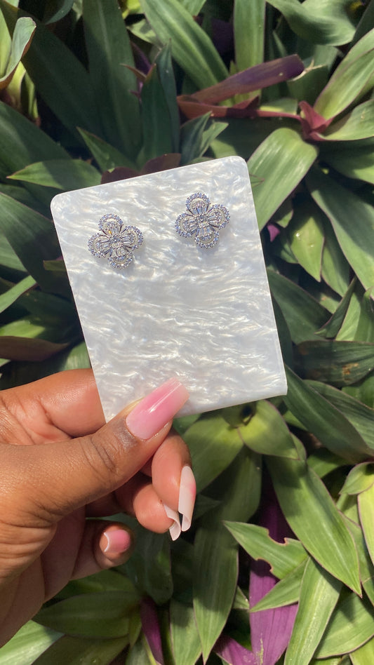 Icy Klover Studs