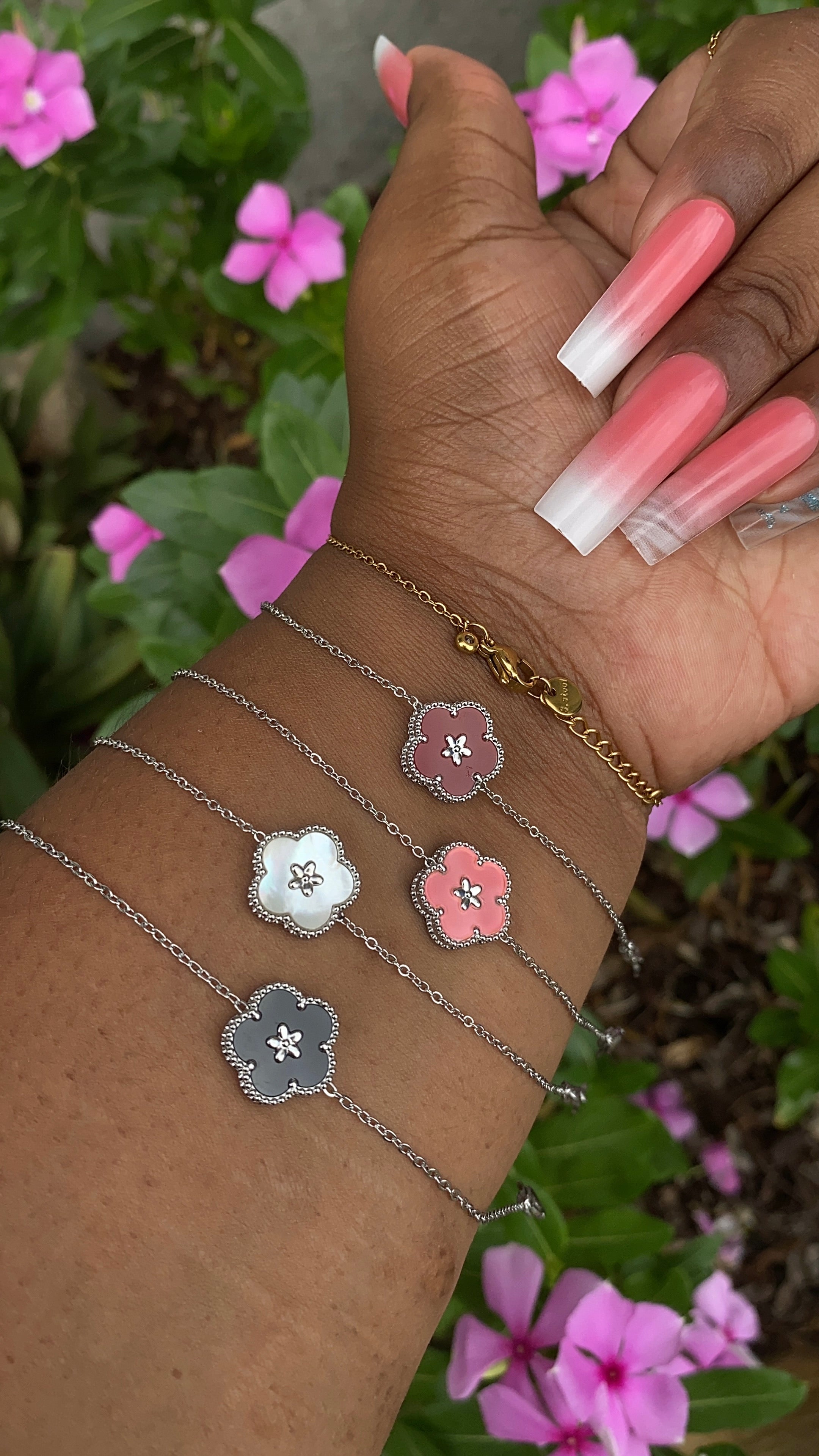Flores Bracelets