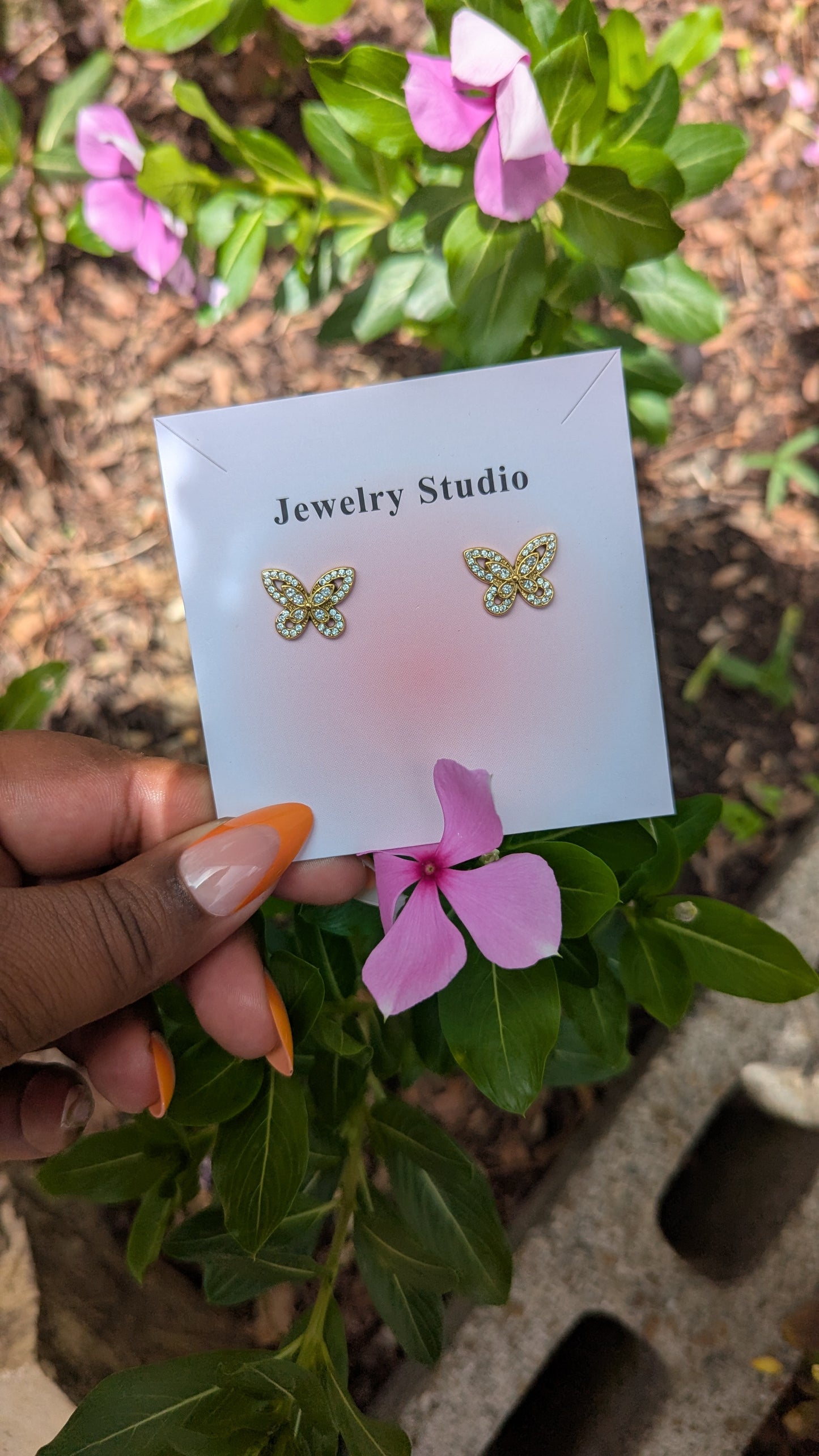SOLEIL Studs