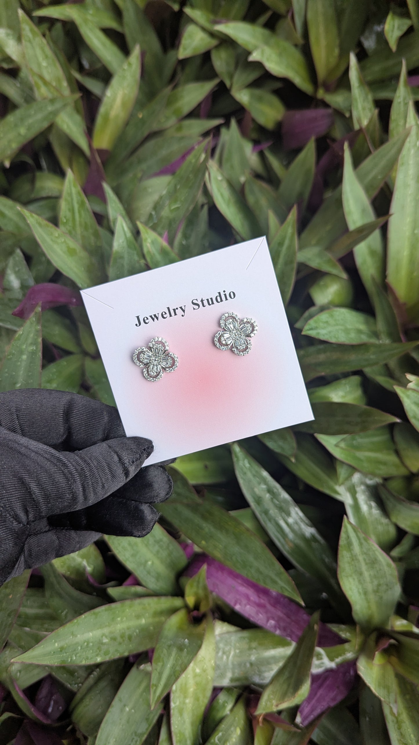 ICY KLOVER Studs