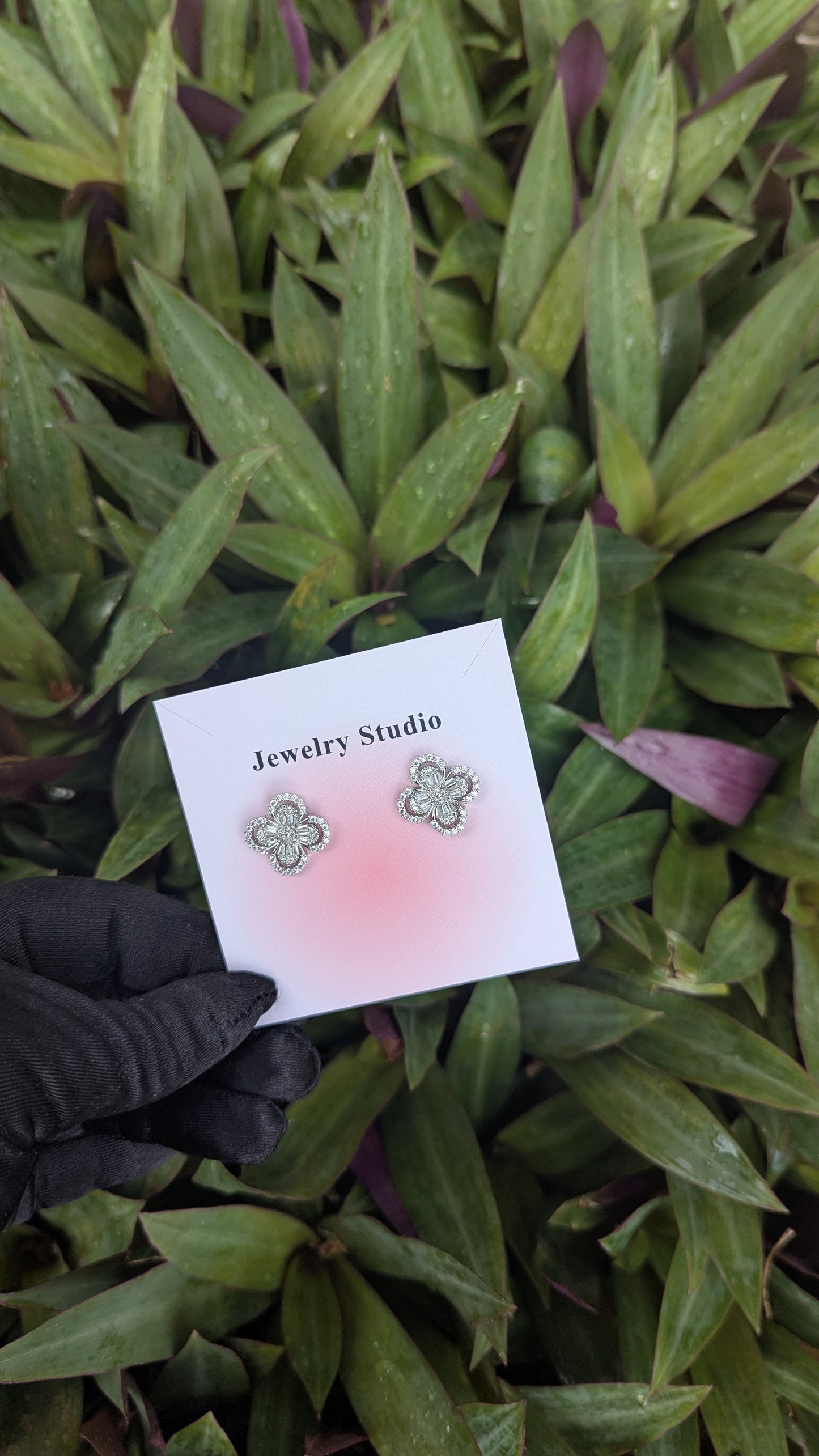 ICY KLOVER Studs