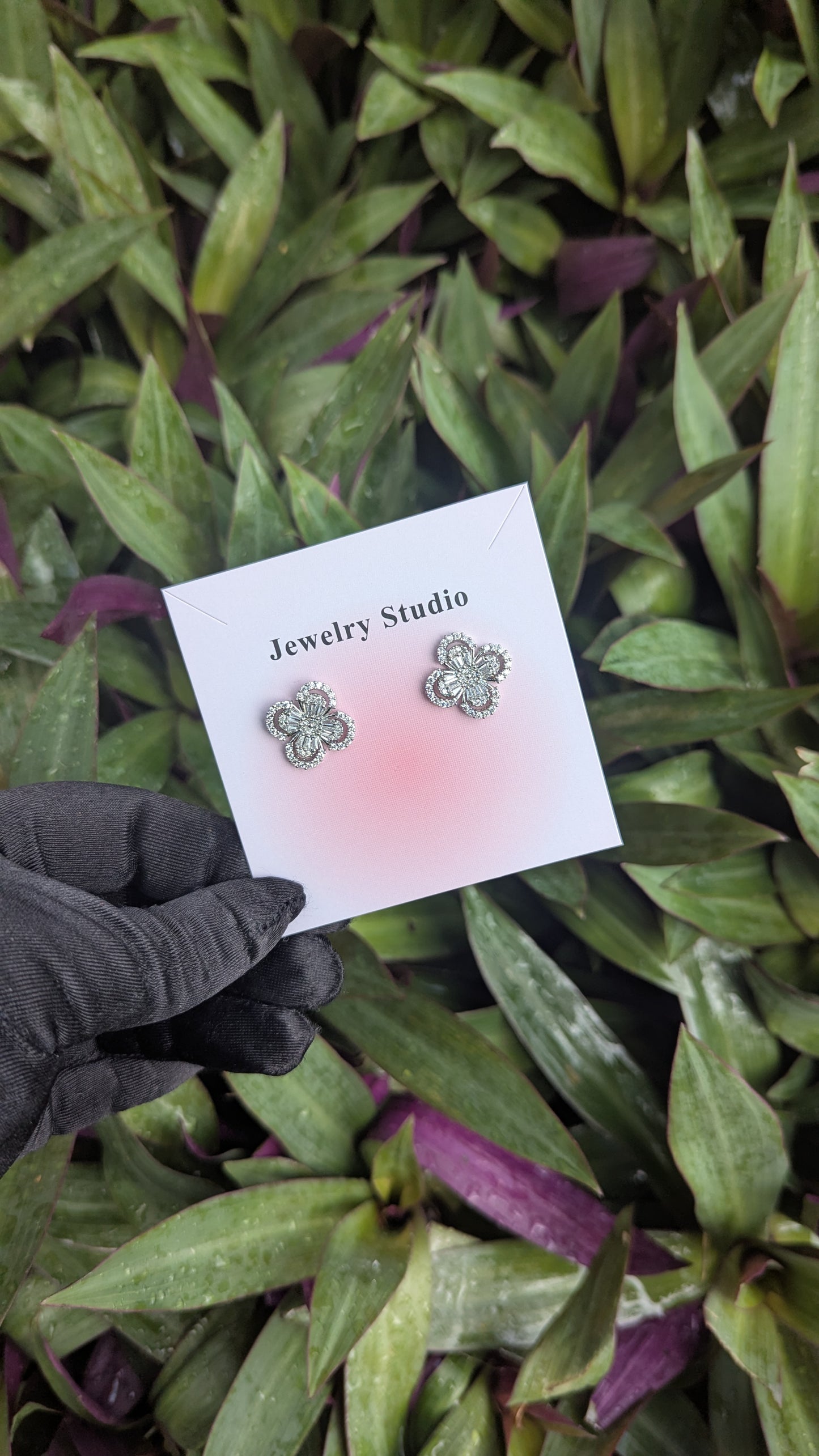 ICY KLOVER Studs