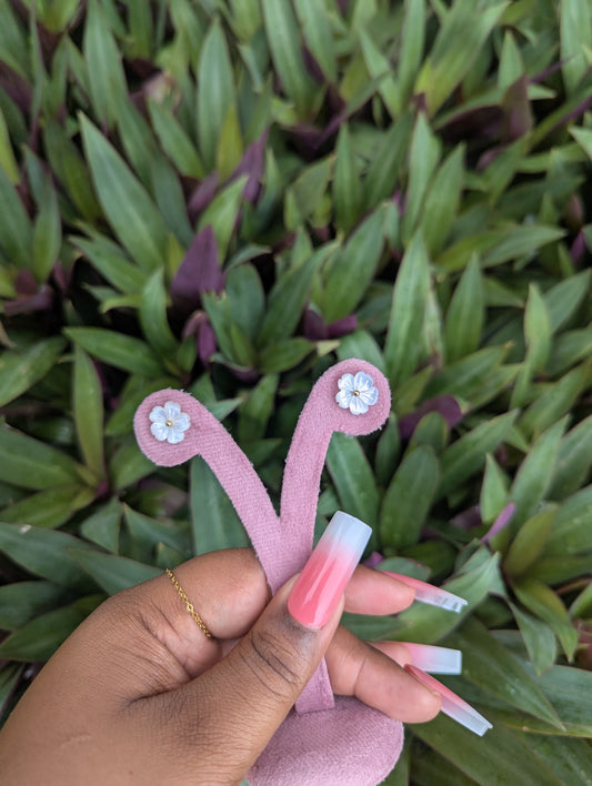 DAINTY FLOR Studs