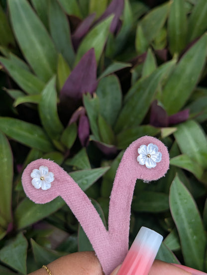 DAINTY FLOR Studs