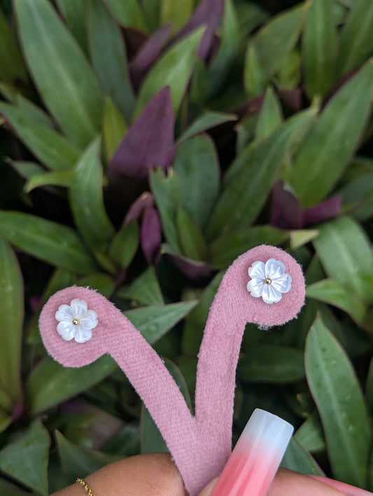 DAINTY FLOR Studs