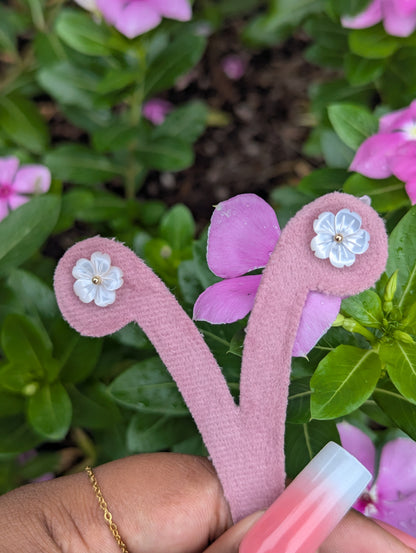 DAINTY FLOR Studs